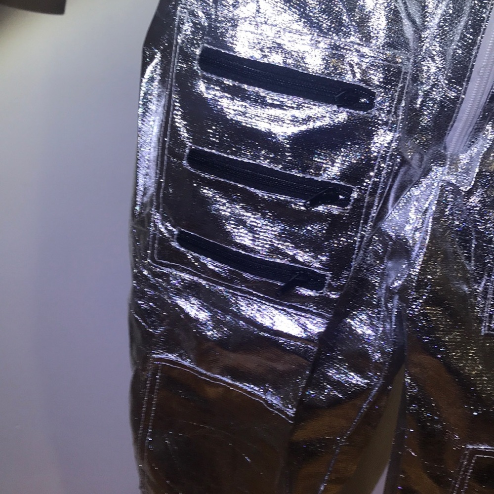 Space suit - Picture 9 of 16